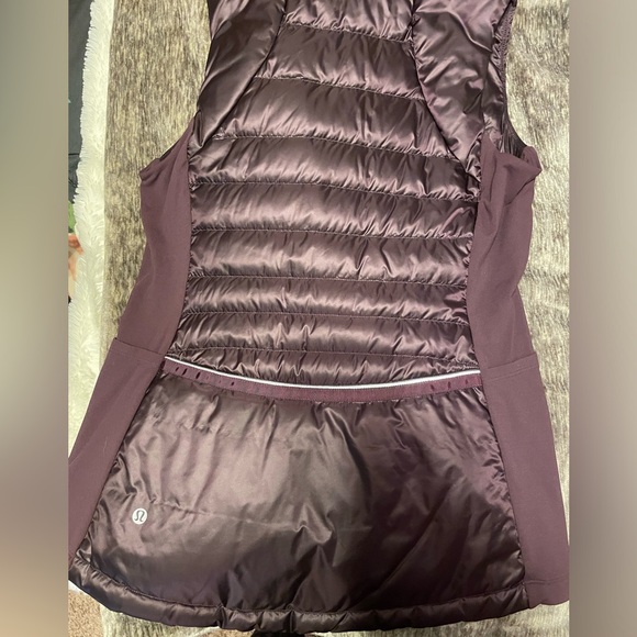 Lululemon down for a run purple vest - Picture 4 of 9